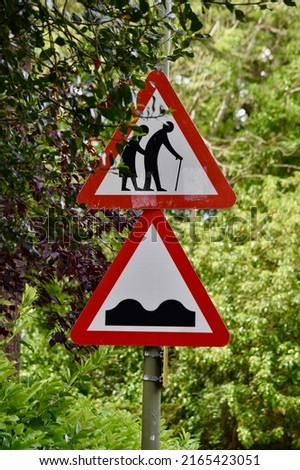 Traffic Signs UK - Elderly People and Speed Humps