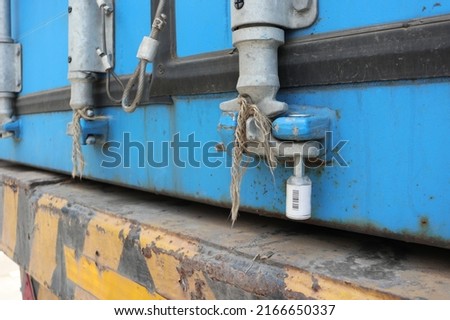 Container Sealing Equipment at the Door Lock
