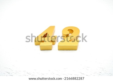    Number 42 is made of gold-plated teak, 1 cm thick, laid on a white painted aerated brick floor, giving good 3D visibility.                            