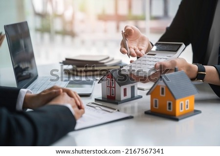 Real estate agents bid homes in the project to explain in detail to clients. Explain and present information about home and mortgage purchases. real estate trading ideas Royalty-Free Stock Photo #2167567341