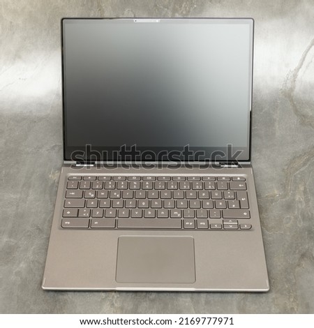 An image of a notebook with german keyboard and clipping path for the screen
