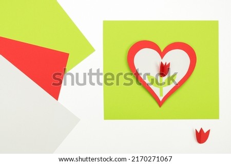 DIY and children's creativity. Step-by-step instructions: how to make a card in the form of a heart with a tulip flower. Step 5. Bonding of parts.