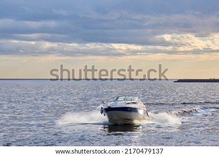 Photo of a boat sailing in the bay