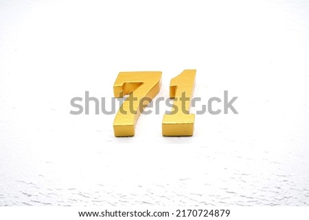    Number 71 is made of gold-plated teak, 1 cm thick, laid on a white painted aerated brick floor, giving good 3D visibility.                            