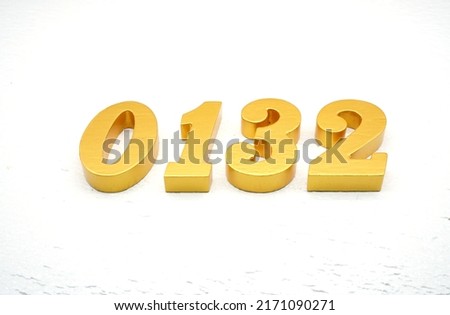    Number 0132 is made of gold-plated teak, 1 cm thick, laid on a white painted aerated brick floor, giving good 3D visibility.                                         