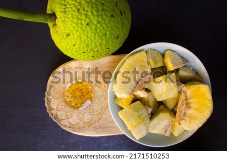 Buen Pan (Breadfruit) is a gluten-free and highly nutritious tropical fruit with a texture similar to the taste of potato or baked bread. It contains proteins, and antioxidants