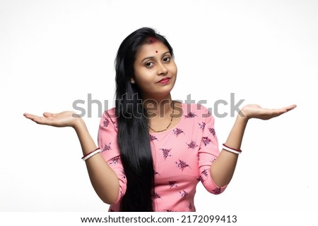 Indian young woman showing product High Resolution Stock Photography and Images