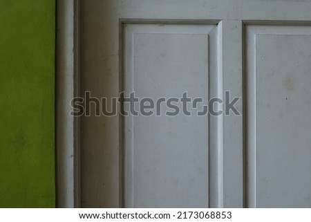 the shape of the wooden door pattern