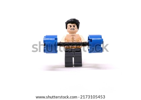 man doing heavy lifting exercises