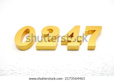       Number 0247 is made of gold-plated teak, 1 cm thick, laid on a white painted aerated brick floor, giving good 3D visibility.                                   