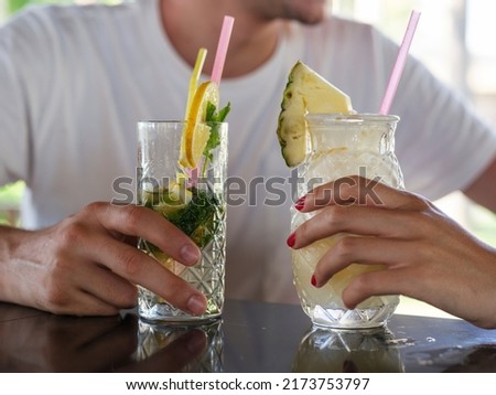 couple drinking cocktails in a bar
