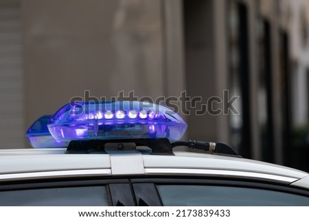 Picture of the flashing lights of the police car