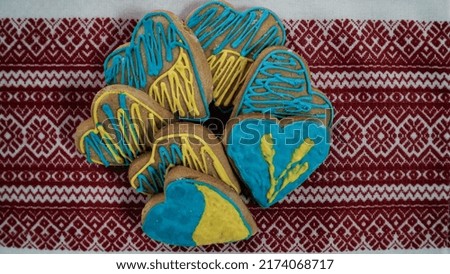 Cookies in the shape of the heart of the Ukrainian flag