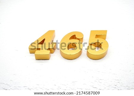       Number 465 is made of gold-plated teak, 1 cm thick, laid on a white painted aerated brick floor, giving good 3D visibility.                              