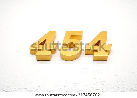      Number 454 is made of gold-plated teak, 1 cm thick, laid on a white painted aerated brick floor, giving good 3D visibility.                                  
