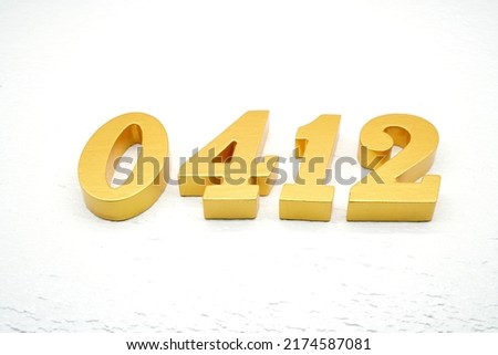       Number 0412 is made of gold-plated teak, 1 cm thick, laid on a white painted aerated brick floor, giving good 3D visibility.                                            