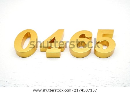   Number 0465 is made of gold-plated teak, 1 cm thick, laid on a white painted aerated brick floor, giving good 3D visibility.                               