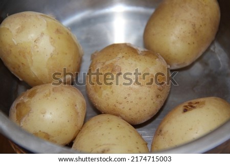 Boiled young potatoes in the peel. Summer vitamins