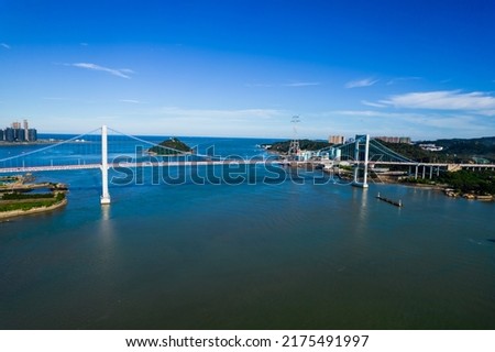 Chinese translation:Shantou bay bridge.Sea crossing bridge