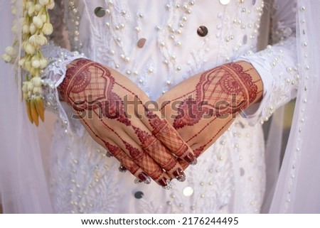 Henna is a hand decoration for the bride when she gets married.
