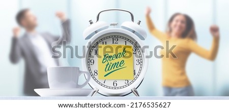 Business people taking a break in the office, alarm clock with sticky note in the foreground Royalty-Free Stock Photo #2176535627