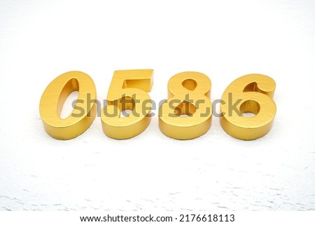  Number 0586 is made of gold painted teak, 1 cm thick, laid on a white painted aerated brick floor, visualized in 3D.                                          