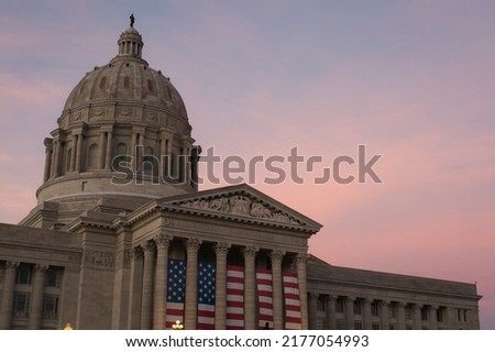 A pink sunset at the Missouri Capitol.