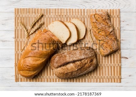 Freshly baked bread slices on napkin against natural background. top view Sliced bread.