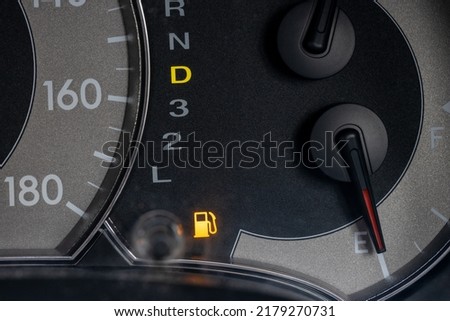 Car gasoline level warning light