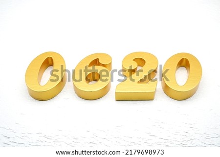   Number 0620 is made of gold painted teak, 1 cm thick, laid on a white painted aerated brick floor, visualized in 3D.                                 