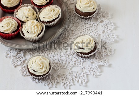 cupcakes on lace  in the white table