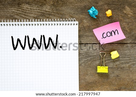 "www" text on note paper on table texture