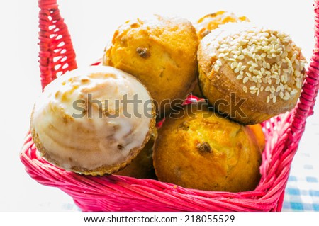 Muffin, cake, Cupcake in a pink wicker basket.