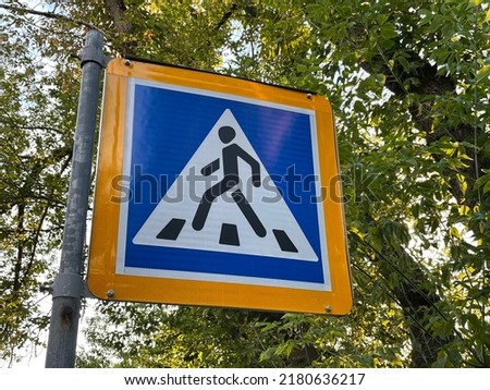 road sign at the pedestrian crossing