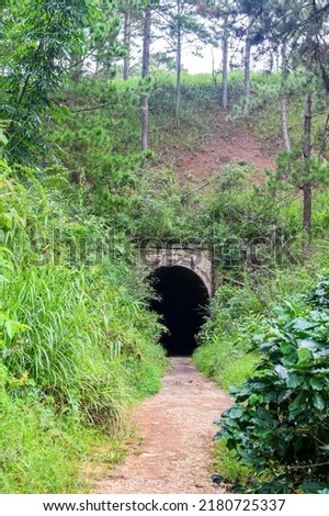 Hầm hỏa xa, hầm xe lửa, hầm tàu hỏa xuyên núi tuyến đường xe lửa răng cưa Đà Lạt - Phan Rang trên đèo Dran (Xuân Trường, Đà lạt, Lâm Đồng) Royalty-Free Stock Photo #2180725337
