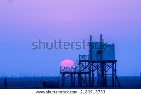 sea ​​hut sunset hanging sun