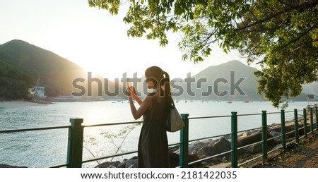Woman use cellphone to take photo