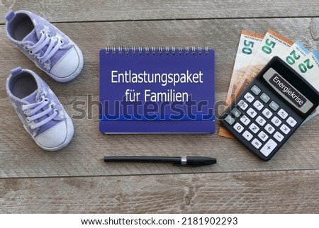 The German text Entlastungspaket für Familien, Entlastungspaket für Familien translated means relief package for families. Royalty-Free Stock Photo #2181902293