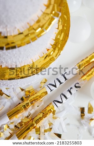 White and gold paper wedding cake, white decorative cardboard wedding cake, piñata cake.