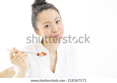 young woman eating cereals