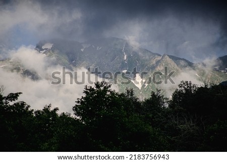 photography landscape of cloudy mountains