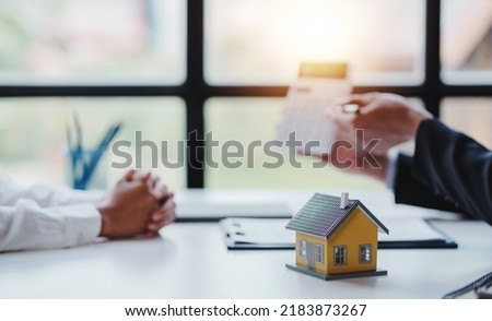 Real estate agents present and consult with clients to decide whether to sign an insurance contract. house trading About Mortgage and Home Insurance Offers