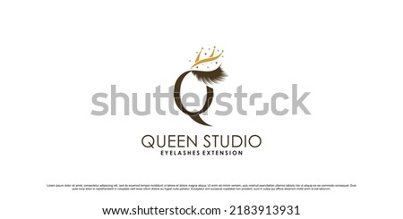 Beauty eyelashes logo design with letter q and crown icon Premium Vector