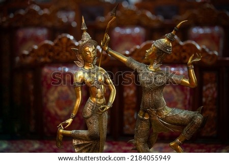 The statues of angels and angels cast in copper are delicate and beautiful in Thai style.