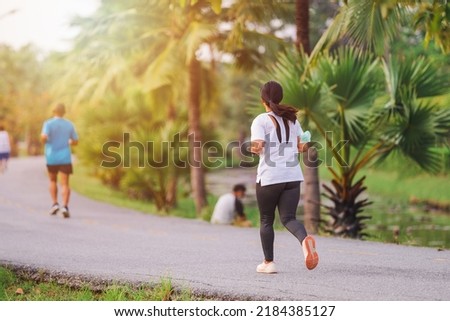 People running in the city park