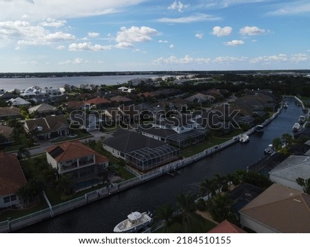 Dream homes on the Manatee River in Bradenton, Florida.  Easy Gulf of Mexico access via boat