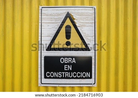 construction site poster in spanish