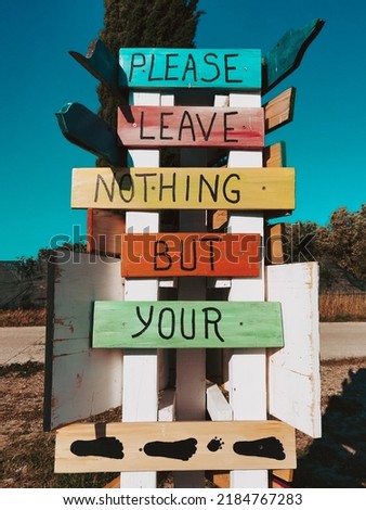 a colorfull Sign at the Beach 