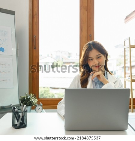 Successful business concept, Businesswoman resting chin on hand and thinking about new startup.