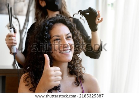 Woman gesturing to be good with the finger in a hairdresser